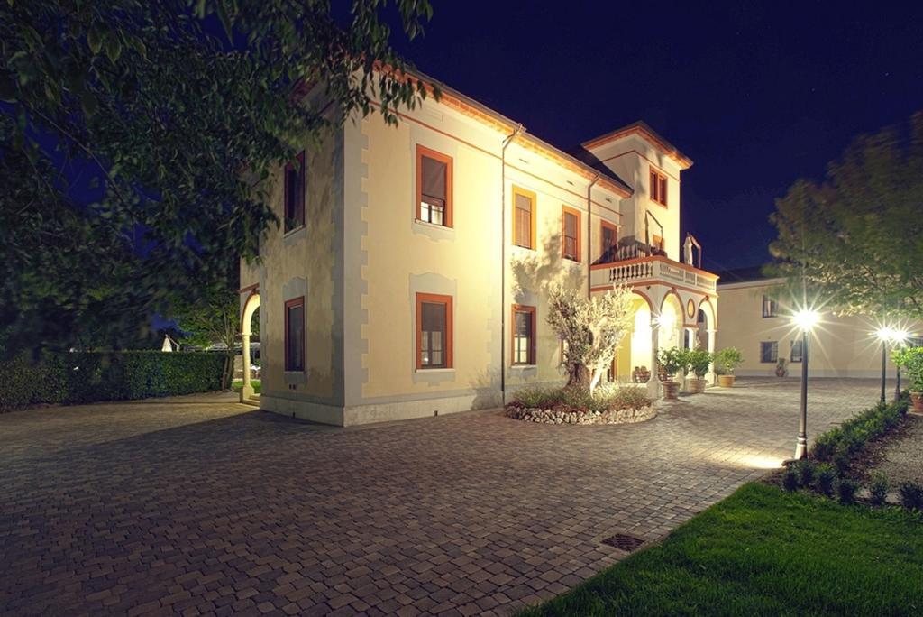 Villa Dei Tigli 920 Liberty Resort Rodigo المظهر الخارجي الصورة